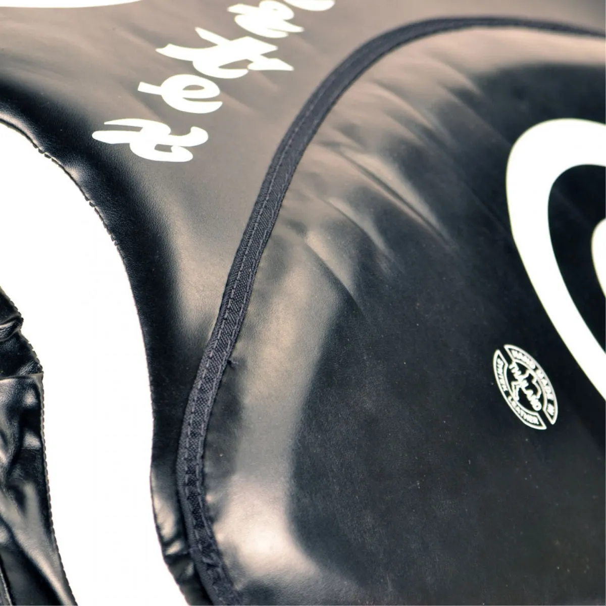 Fairtex TP3 Deluxe Thigh Pads Black